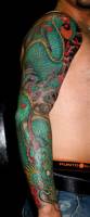 Tatuaje de un dragón japonés en el brazo