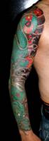 Tatuaje de un dragón en el brazo, estilo japonés