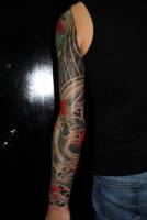 Tatuaje de agua y viento en el brazo