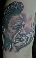 Tatuaje retrato de un señor fumando