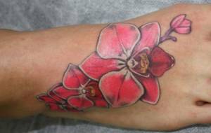 Tatuajes de flores en el pie