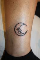 Tatuaje de una pequeña luna