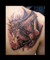 Tattoo de un monstruo con guadaña