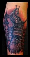Tatuaje de un samurai protegiendo su castillo