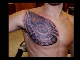 Tatuaje de una gran espiral con ojos