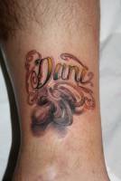 Tatuaje de un chupete y un nombre