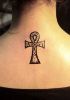 Tatuaje de una cruz egipcia