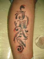 Tatuaje del nombre Juan en letras góticas