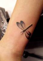 Tattoo de una libélula