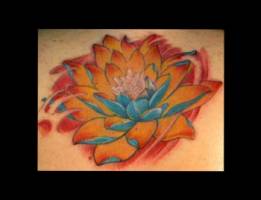Tattoo de una gran flor de loto