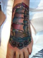 Tatuaje de un velero navegando