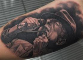Tatuaje de Leonard Cohen