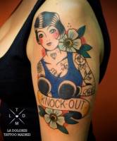 Tatuaje de una chica boxeadora llena de tatuajes