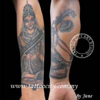Tatuaje de sarasvati, la diosa hindú que toca el sitar