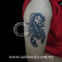 Tatuaje de un escorpión y su sombra