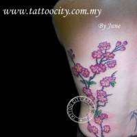 Tatuaje de una rama florecida