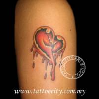 Tatuaje de un corazón deshaciendose