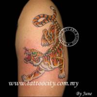 Tatuaje de un tigre rugiendo