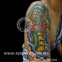 Tatuaje de un dragón enderezandose
