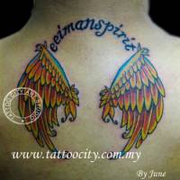 Tatuaje de un par de alas de angel y una frase