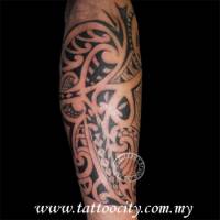 Tatuaje filipino en el antebrazo