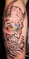 Tatuaje de un demonio agresivo