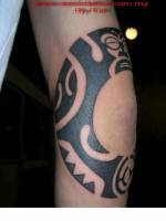 Tatuaje de un circulo maorí