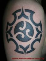 Tatuaje de un sol de estilo celta