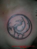 Tatuaje de un circulo con un dragón dentro