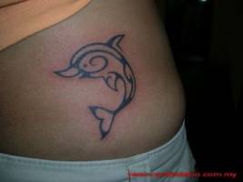 Tatuaje de un delfín maorí