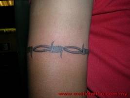 Tatuaje de alambra de espino
