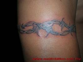 Tattoo de un brazalete de alamabre de espino