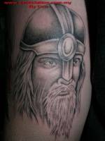 Tattoo de la cara de un guerrero medieval