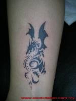 Tatuaje de un pequeño dragón alado