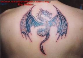 Tatuaje de un dragón alado, estilo europeo