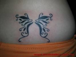 Tatuaje de unas alas de mariposa