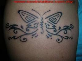 Tatuaje de una mariposa  geometrica