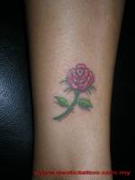 Tatuaje de una pequeña rosa