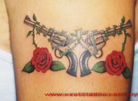 Tatuaje similar al logo de guns n roses