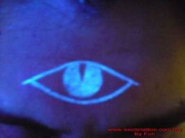Tattoo ultravioleta de un ojo