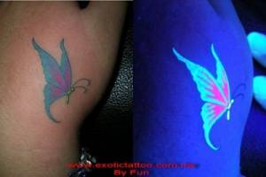 Tattoo de una mariposa ultravioleta