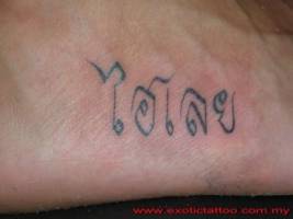 Tatuaje de letras tailandesas