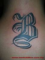 Tatuaje de la letra B