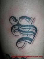Tatuaje de una letra S
