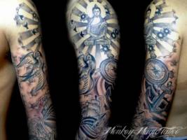 Tatuaje de un buda iluminado golondrinas, relojes, barcos y anclas