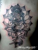 Tatuaje de un dios indio bailando