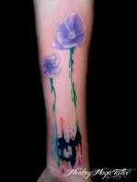 Tatuaje de dos flores dibujadas a pincel