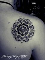 Tatuaje de una flor mandala