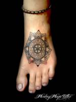 Tatuaje de un mandala en el pie