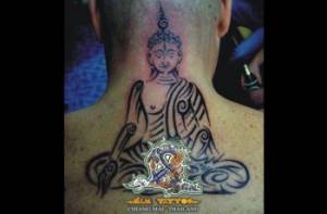 Tatuaje de un Buda hecho de tribales